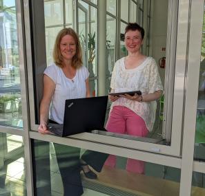 Andrea Evers, FreiwilligenAkademie, und Dr. Silke Eilers, Geschäftsführerin des WHB (v.l.).<br>Foto: FreiwilligenAkademie