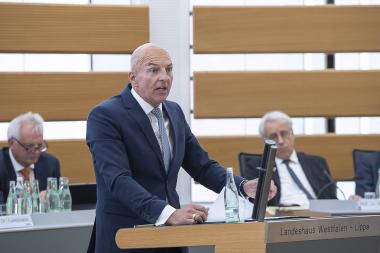 Dr. Georg Lunemann, Direktor des LWL, bei der LWL-Landschaftsversammlung am 18.08.2022.<br>Foto: LWL/Arendt
