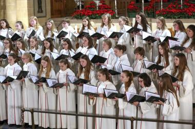 Stimmgewaltige Musik: Die Mädchenkantorei am Paderborner Dom verleiht klassischer Kirchenmusik junge Akzente.<br>Foto: Andreas Schwarze