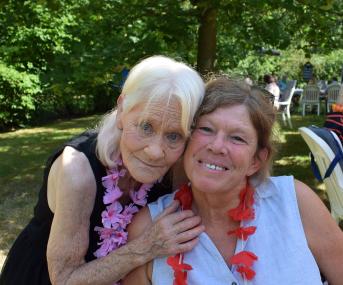  Bewohnerin Frau Jerlitschka und Betreurin Frau Tenten.<br>Foto: LWL/ Sandra Werne