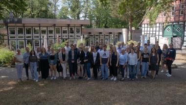 Im LWL-Bildungszentrum Jugendhof Vlotho gaben Sprecher:innen aus vier Jugendvertretungen den Mitgliedern des Landesjugendhilfeausschusses Einblicke in ihre Arbeit.<br>Foto: LWL/Gleis