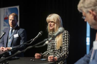 Roy de Witte (Deputierter für Kultur und Soziales der niederländischen Provinz Overijssel), Dr. Barbara Rüschoff-Parzinger (LWL-Kulturdezernentin) und Peter Drenth (Deputierter im Rat der Provinz Gelderland) im Gespräch.<br>Foto: LWL