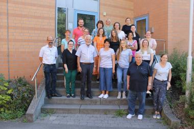 Der bekannte Psychiater Prof. Dr. Norbert Nedopil (vorne 3.v.l.) führte mit Mitarbeitenden der LWL-Maßregelvollzugskliniken eine Fortbildungsveranstaltung in Marsberg durch.<br>Foto: LWL