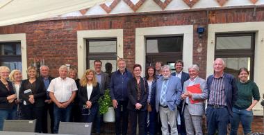 Der LWL-Ausschuss Jugendheime hat im Café Haus Granat in Haltern am See getagt, um sich ein Bild von dem Angebot der Einrichtung zu machen.<br>Foto: LWL