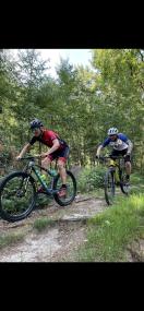 Laden zum End of Season Race ein: Nils Wehrenbrecht (re) und David Breuckmann von den Haardbikern<br>Foto: LWL