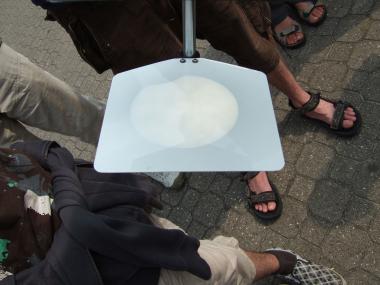 So ähnlich wie hier auf dem Archivbild der partiellen Sonnenfinsternis aus 2008 wird die aktuelle Verfinsterung aussehen. Foto: LWL/Fialla