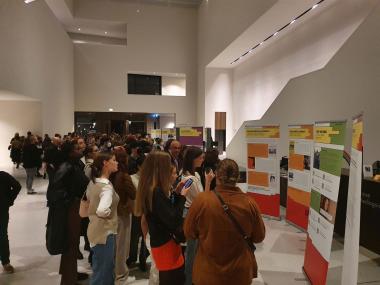 Noch bis zum 4. November ist die Ausstellung "Queer Münster. Eine andere Geschichte der Stadt" in der Stadtbücherei Münster zu sehen.<br>Foto: LWL/Lea Müsela