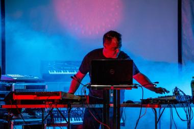 Bernd Scholl alias "moonbooter" ist mit seiner Live-Elektronikmusik zu Gast im Münsteraner Planetarium.<br>Foto: moonbooter 