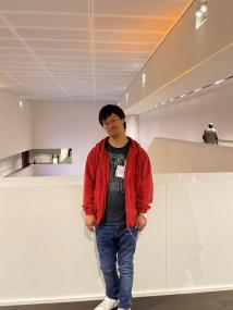 Pascal Palma Kries lädt die Besucher:innen auf eine persönliche Tour durch das LWL-Museum für Kunst und Kultur ein.<br>Foto: LWL/Flür