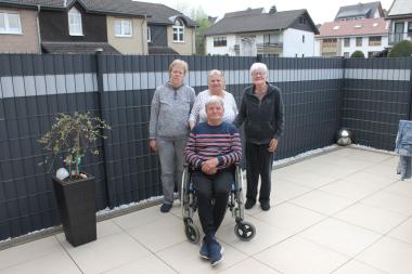 (v. links) Gitti B., Kathrin Meyer, Edith R. und Frank Meyer leben das Konzept "Betreutes Wohnen in Gastfamilien".<br>Foto: LWL