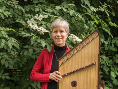 Die Musikerin Jessica Burri gestaltet die Veranstaltung "Die zwölf Heiligen Nächte" im LWL-Planetarium mit Musik und Erzählungen.<br>Foto: Harry Becker