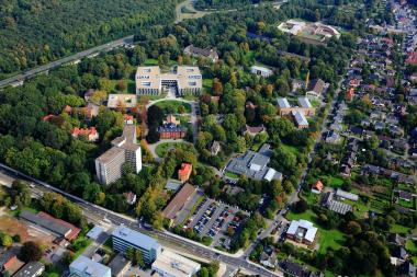 Die LWL-Klinik Dortmund mit ihren vielen und teils historischen Gebäuden im Stadtteil Aplerbeck ist groß. Aber auch im ganzen Kreis Unna gibt es Einrichtungen der Klinik, in denen Patienten behandelt werden.<br>Bild: LWL/VisKom/Sondermann