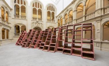 Am Mittwoch (7.12.) führt die Kuratorin Dr. Marianne Wagner durch die Ausstellung "Phyllida Barlow. STREET".<br>Foto: LWL/Hanna Neander 