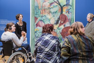 Beim Rundgang am Freitag (16.12.) im LWL-Museum für Kunst und Kultur wird August Macke für Menschen mit Sehbehinderung erlebbar.<br>Foto: Hanna Neander 