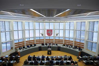 Einstimmig beschlossen die Abgeordneten der LWL-Landschaftsversammlung in Münster die Forderung, dass der Bund sich mit bundesweit mindestens 7,3 Milliarden Euro im Jahr (bisher 5 Mrd.) an gestiegenen Kosten in der sogenannten Eingliederungshilfe für Menschen mit wesentlichen Behinderungen beteiligen müsse.<br>Foto: LWL/Urban