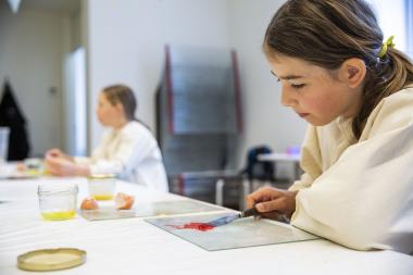 Auch im neuen Jahr bietet das LWL-Museums für Kunst und Kultur Familienworkshops für geflüchtete Familien in Münster an.<br>Foto: LWL / Meike Reiners