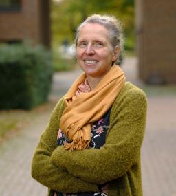 Petra Akeme ist Sozialarbeiterin in der LWL-Klinik Herten und leitet als Nikotintherapeutin den Rauchfrei-Kurs.<br>Foto: LWL/Wäsche