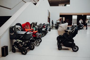 Gemeinsam mit Baby One veranstaltet das LWL-Museum für Kunst und Kultur Touren für Eltern mit ihren Babys.<br>Foto: LWL / Hanna Neander 