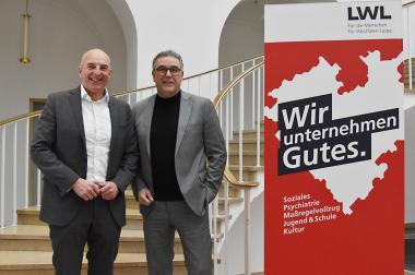 Zu einem Meinungsaustausch trafen sich in Münster der neue Direktor des Landschaftsverbandes Westfalen-Lippe (LWL), Dr. Georg Lunemann, und der Bundes- und NRW-Vorsitzende der komba gewerkschaft, Andreas Hemsing. Es ging dabei um die Tarifentwicklung, die Folgen der Energiekrise sowie um die Finanzsituation der Kommunen.<br>Foto: LWL