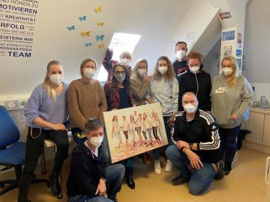 Andrea Engelmann (4.v.l.) und das Team des LWL-Wohnverbundes Marsberg.<br>Foto: LWL