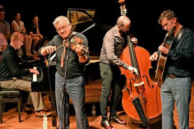 Jazz-Pianist Chris Hopkins spielt mit den "Jazz Kangaroos" in der Henrichshütte Hattingen.<br>Foto: Gerhard Richter