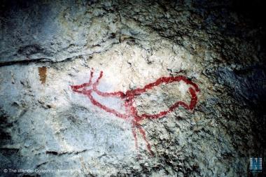 Tierdarstellungen wie diese Hirschkuh aus der Höhle von Covalanas in Kantabrien (Spanien) geben umfassend Auskunft über die reiche Fauna der letzten Eiszeit.&lt;br&gt;Foto: © Sammlung Wendel, Neanderthal Museum 
