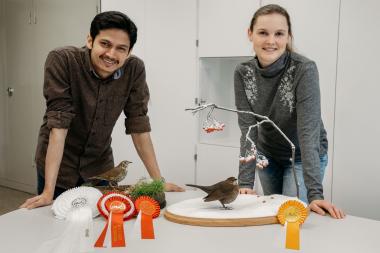 Die beiden ausgezeichnete Präparatoren "im wahrsten Sinn des Wortes" Aminul Islam (li.) und Jacqueline Winkler traten beim Europa-Wettbewerb der Präparatoren an.<br>Foto: LWL/Steinweg