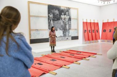 Der Künstler Daniil Galkin, dessen Installation "Nothing Common - Nothing Personal" derzeit im LWL-Museum für Kunst und Kultur zu sehen ist, ist beim "Transition Talk" am Donnerstag (23.3.) zu Gast.<br>Foto: LWL / Hanna Neander