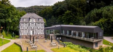 Das Hauptrestaurant "Museumsterrassen" liegt im Herzen des LWL-Freilichtmuseums. Es ist die größte gastronomische Einheit auf dem Museumsgelände mit Platz für 200 Gäste.<br>Foto: LWL
