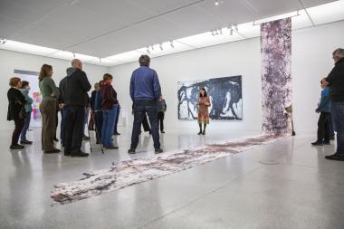 Die Künstlerin Martha Vashchuk, die derzeit unter anderem mit der Installation "Randstreifen oder weiß-weißer Schnee" im LWL-Museum für Kunst und Kultur vertreten ist, und der Künstler Mykola Ridnyi sind am Dienstag (4.4.) um 18 Uhr zu Gast.<br>Foto: LWL / Hanna Neander