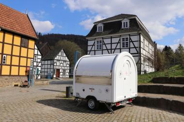 Ab Karfreitag öffnet das mobile Café "Mabisoou" im oberen Bereich des LWL-Freilichtmuseums Hagen.<br>Foto: LWL
