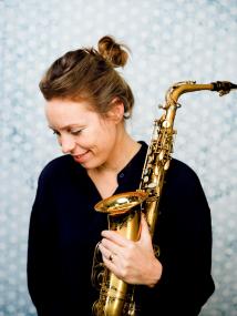 Die Niederländerin Tineke Postma begeistert am Saxophon.<br>Foto: WDR Big Band