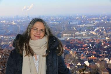 Die Kinderbuchautorin Claudia Gliemann liest im Hertener Schloss, das zur LWL-Kinik Herten gehört, aus ihrem Buch "Dornröschen fährt Achterbahn".<br>Bild: LWL/Jörg Donecker