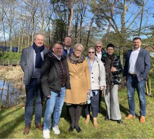 Trafen sich zum Austausch in der LWL-Klinik Marl-Sinsen (v.l.): Dr. Rüdiger Haas (LWL-Klinik Marl-Sinsen), Dr. Patrick Debbelt und Oliver Thedieck (beide LWL-Klinik Hemer), Maria Waloszek-Brzozon, Krystyna Sobota, Krzysztof Nazimek, Anna Bienasiewicz (alle Wojewódzki Krankenhaus Opole) und Dr. Daniel Napieralski-Rahn (LWL-Klinik Marl-Sinsen).<br>Foto: LWL
