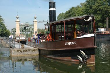 Dampfer "Cerberus" startet vom Oberwasser des Hebewerks aus mit Gästen zu kleinen Touren über den Kanal.<br>Foto: LWL / Hudemann   