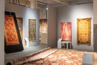 Bei einer besonderen Führung erkunden Familien am Sonntag die Ausstellung "Der ewige Teppich".<br>Foto: LWL / Harms