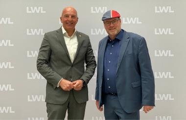 Zu einem Austausch über aktuelle bundes- und landespolitische Themen trafen sich der Direktor des Landschaftsverbandes Westfalen-Lippe (LWL), Dr. Georg Lunemann (links), und der Bundestagsabgeordnete aus dem Kreis Steinfurt, Jürgen Coße.<br>Foto: LWL