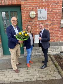 Begrüßung der neuen Schulleiterin:  Dr. Robert Waltereit, Ärztlicher Direktor des LWL-Klinikums Marsberg, Schulleiterin Nicole Köchling-Dicke und Ulrich Neumann, Dezernent für Förderschulen von der Bezirksregierung Arnsberg (v.l.).<br>Foto: LWL/Hollwedel