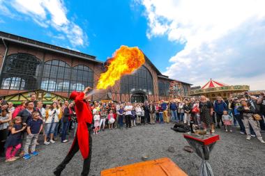 Auch Feuerspucker gehören zum Programm des historischen Jahrmarkts auf der Zeche Zollern.<br>Foto: Once upon a Time