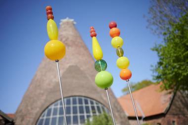 Gartenstecker, handgefertigt von den Glasmachern der Glashütte Gernheim.<br>Foto: LWL / Hübbe
