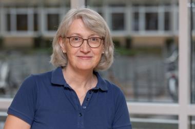 Dr. Friedel Helga Roolfs von der Kommission für Mundart- und Namenforschung Westfalens hält den Vortrag zu Familiennamen in Gütersloh.<br>Foto: LWL/Bomholt