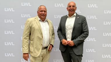 Der Parlamentarische Staatssekretär im NRW-Kommunalministerium, Josef Hovenjürgen, war zu einem Meinungsaustausch über kommunal- und landespolitische Themen beim Direktor des Landschaftsverbandes Westfalen-Lippe, Dr. Georg Lunemann, in Münster.<br>Foto: LWL