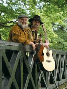 Jig'n'Jack eröffnen die Open Air-Veranstaltungen im Schiffshebewerk mit Country und Folk.<br>Foto: Band