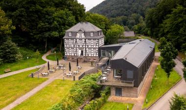 Der Platz am Schmiedemuseum ist Schauplatz der Modenschau und des Musikprogramms.<br>Foto: LWL