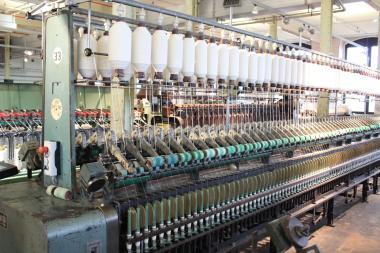Die Ringspinnmaschine von 1927 ist nächsten Donnerstag im laufenden Betrieb im LWL-Museum Textilwerk zu sehen.<br>Foto: LWL/Holtappels