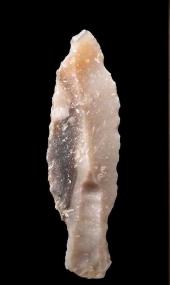 Diese Pfeilspitze ist etwa 12.000 Jahre alt und wurde von den Rentierjägern, also Mitgliedern der Ahrensburger Kultur verwendet.<br>Foto: LWL