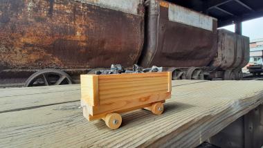 Am Sonntag können Kinder auf der Zeche Zollern ihren eigenen Kohlewaggon oder ihre eigene Lok aus Holz bauen.<br>Foto: LWL/Kritzler 