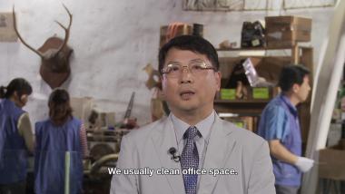Ein Ausschnitt aus dem Film "Cleaning up the Studio" von Christian Jankowski.<br>© Christian Jankowski