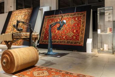 Inmitten der Ausstellung "Der ewige Teppich" können Gäste am Donnerstag einen Krimi sehen.<br>Foto: LWL/Harms