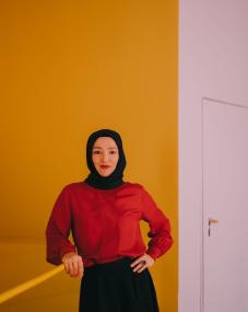 Die Autorin Kübra Gümüsay spricht am Donnerstag (7.9.) um 19 Uhr in einem Literaturgespräch im LWL-Museum für Kunst und Kultur über den politischen und gesellschaftlichen Einfluss von Sprache.<br>Foto: Bettina Theuerkauf